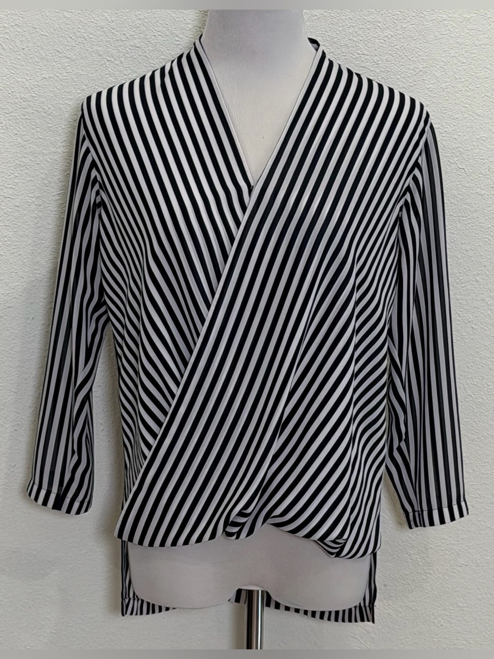 MICHAEL Michael Kors Draped Wrap Front Top XS Black White Stripe Blouse Tunic MK - Picture 1 of 7